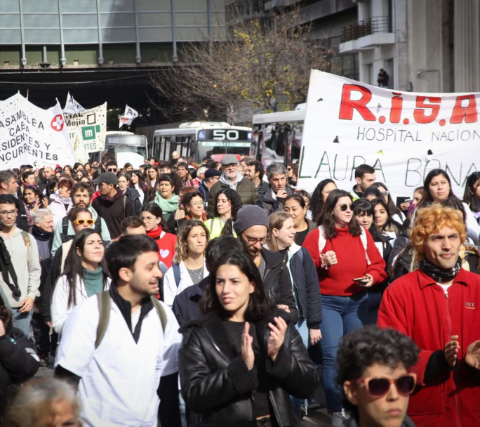 "No llego a fin de mes, al día 10 cobré y no me queda más plata": la realidad de los trabajadores del Garrahan